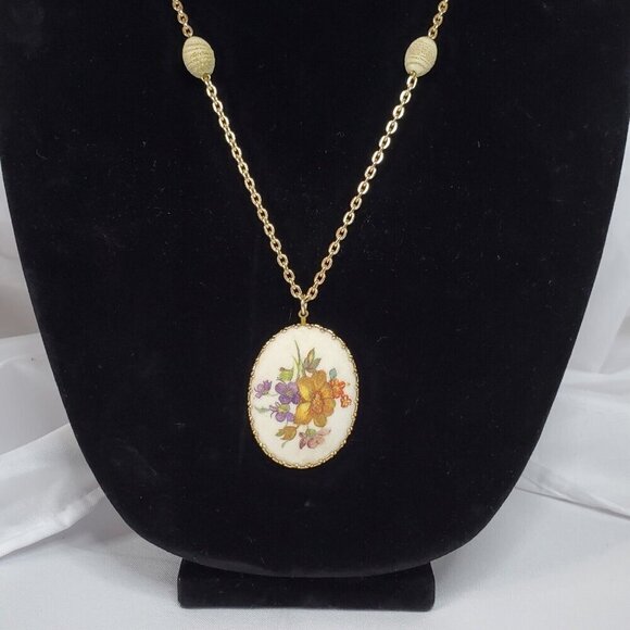 VTG  West Germany Floral Sugar Crystal Cameo Bead Necklace Goldtone Cottagecore - Picture 3 of 12